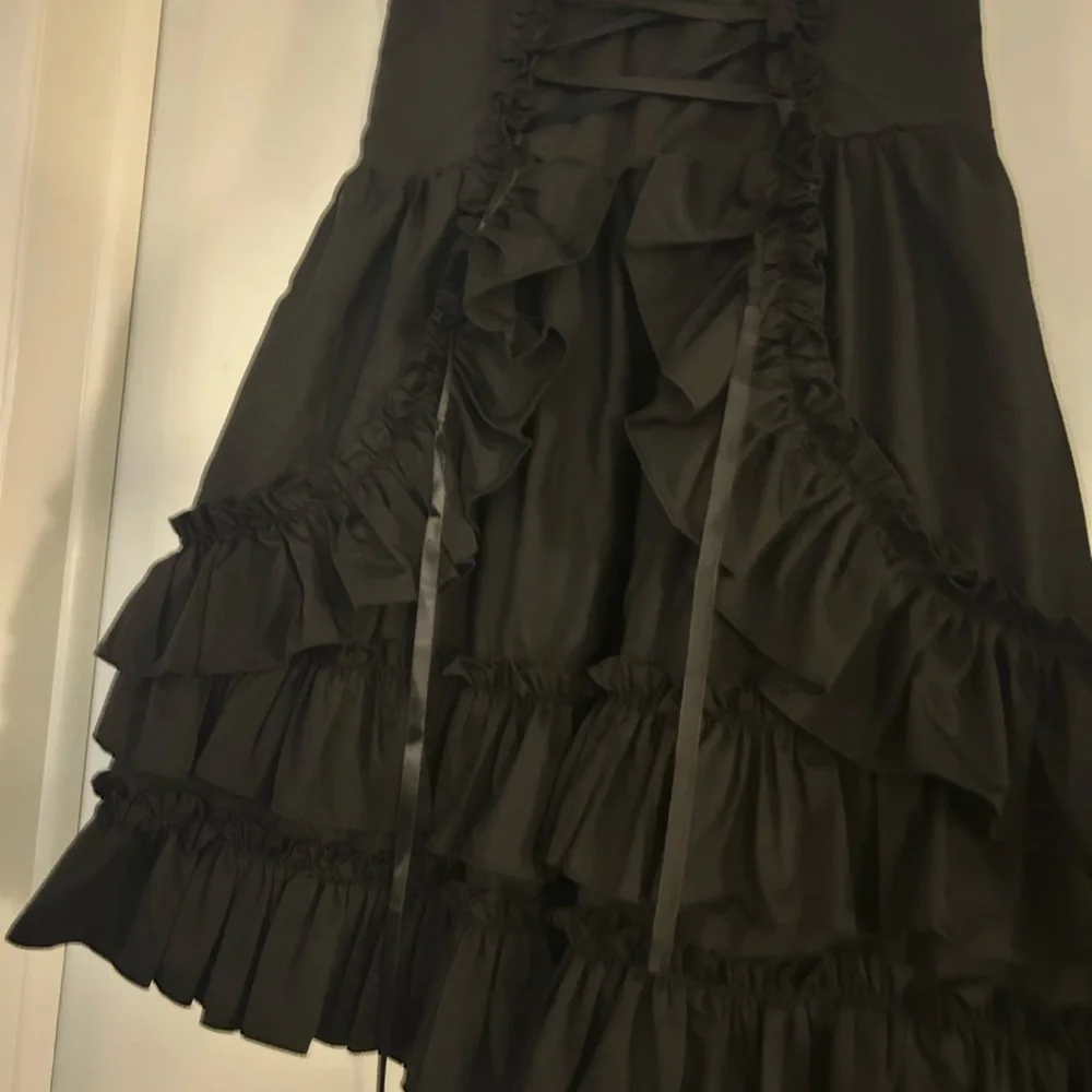 Black Corset-style Ruffled Skirt - Picture 2 of 4